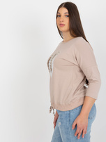 Hurtownia Beżowo-brązowa bluzka plus size z aplikacją