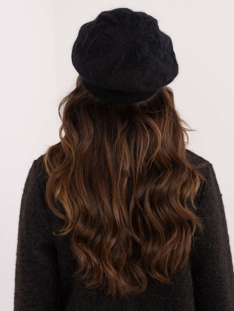 Hurt Czarna damska czapka zimowa z aplikacją