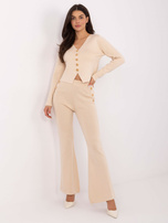 Kremowy dzianinowy komplet z ozdobnymi guzikami