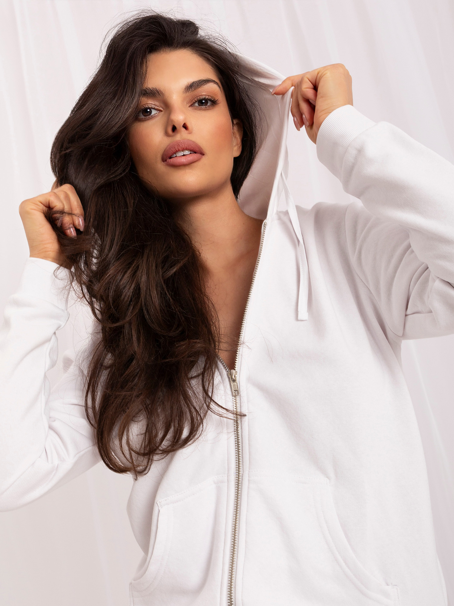 Czarna rozpinana bluza basic z kieszeniami