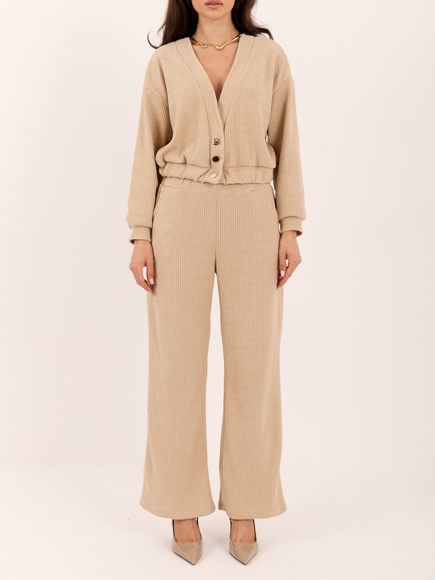 Beige zweiteilige Cord-Set.