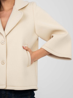 Jasnobeżowy jednorzędowy płaszcz z kołnierzem