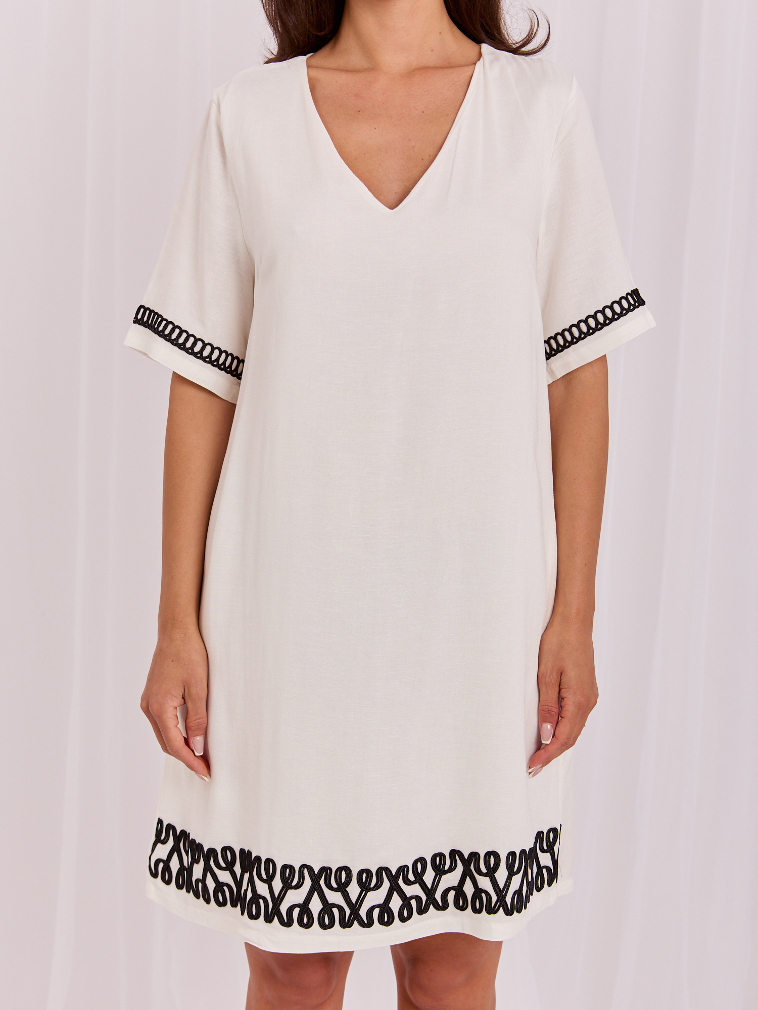 Ecru Sommerkleid mit Leinenanteil.