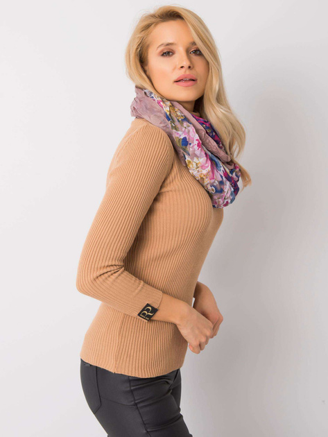 Brudnoróżowa chusta w kwiaty