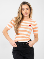 Pomarańczowy sweter z haftem w kształcie serca