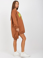 Hurtownia Jasnobrązowo-zielona długa bluza z napisem 