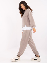 Hurt Ciemnobeżowy damski komplet z bluzą ze wstawką