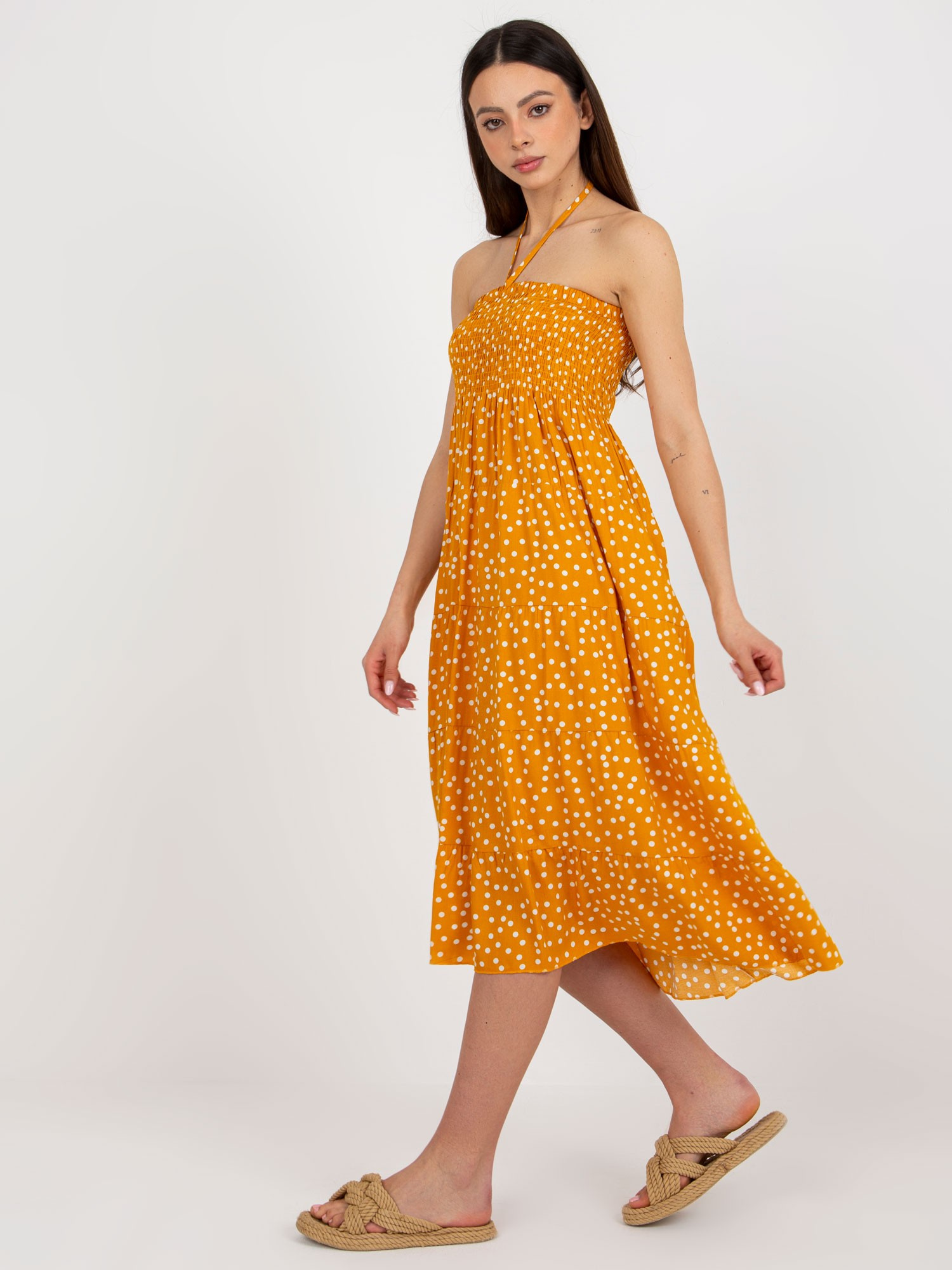 Großhandel Gelbes Midi-Kleid mit Punkten und Rüsche.