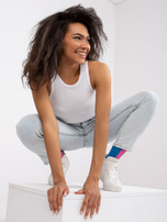 Jasnoniebieskie spodnie mom jeans Lotta 