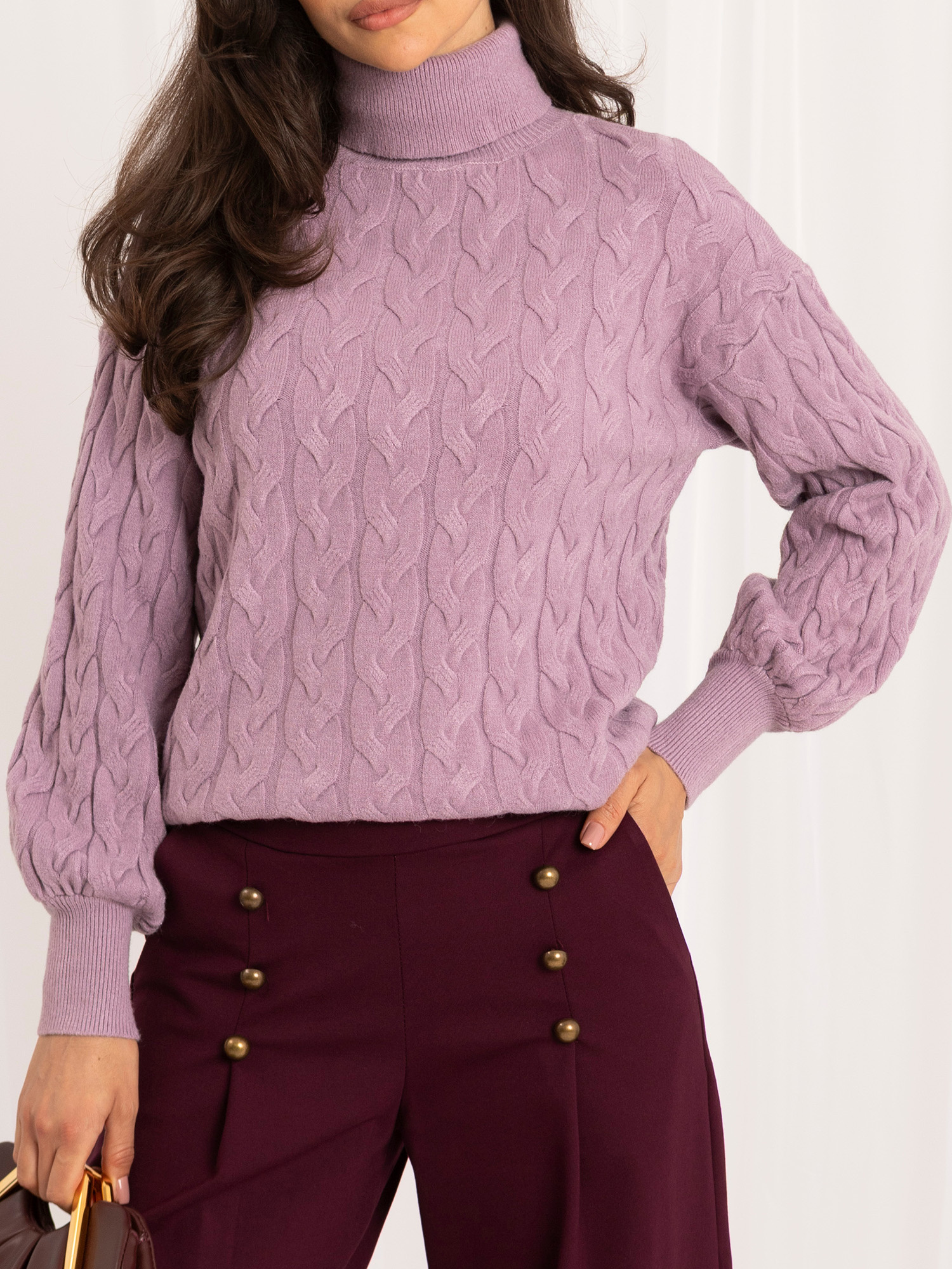 Light purple turtleneck sweater with viscose.