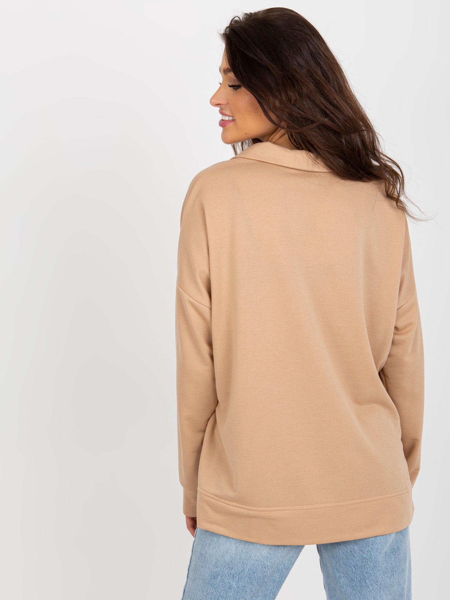 Hurt Camel-farbene Baumwoll-Oversize-Bluse mit Kragen.