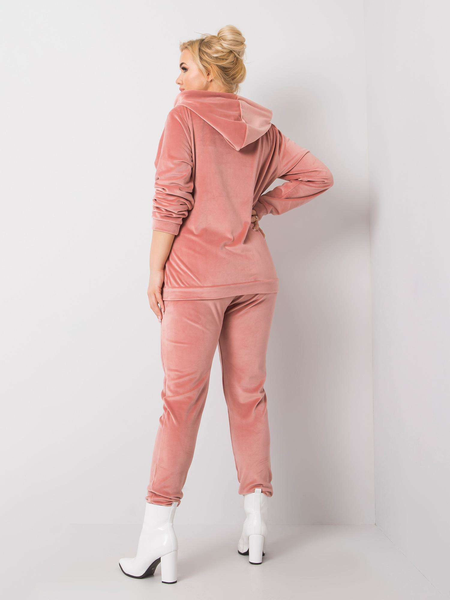 Brudnoróżowy welurowy komplet plus size Michell
