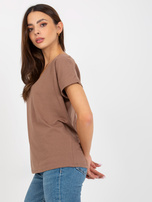 Hurt Brązowy t-shirt basic z dekoltem w serek 