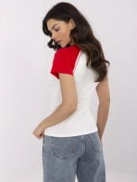 Ecru-czerwony t-shirt z kontrastowymi rękawami