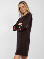 Czekoladowa sukienka z haftowanymi kwiatami RUE PARIS 