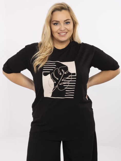Czarna dłuższa bluzka plus size z nadrukiem