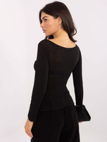 Czarna dopasowana bluzka z dekoltem w łódkę