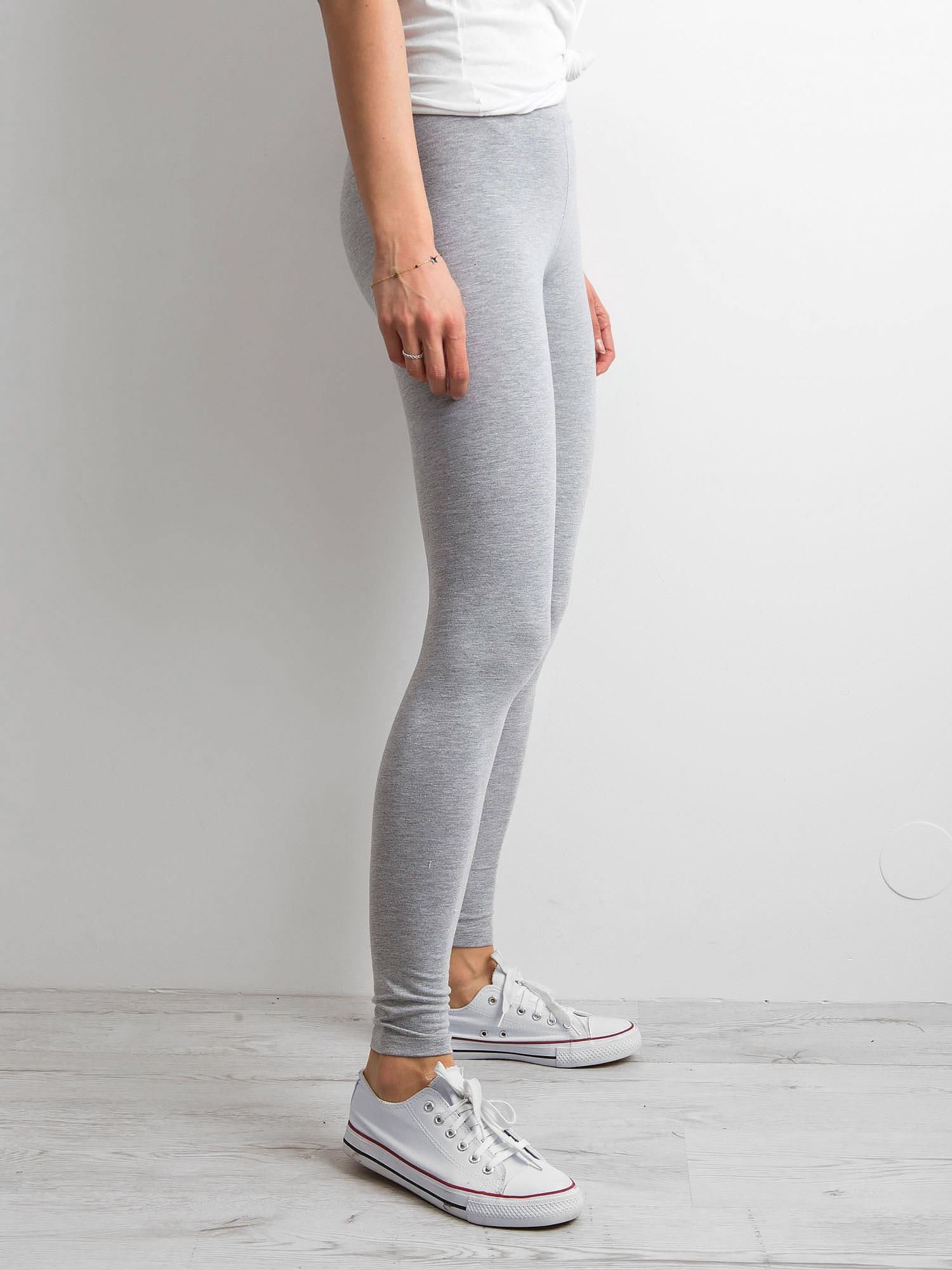 Pilkos Basic legginsai.