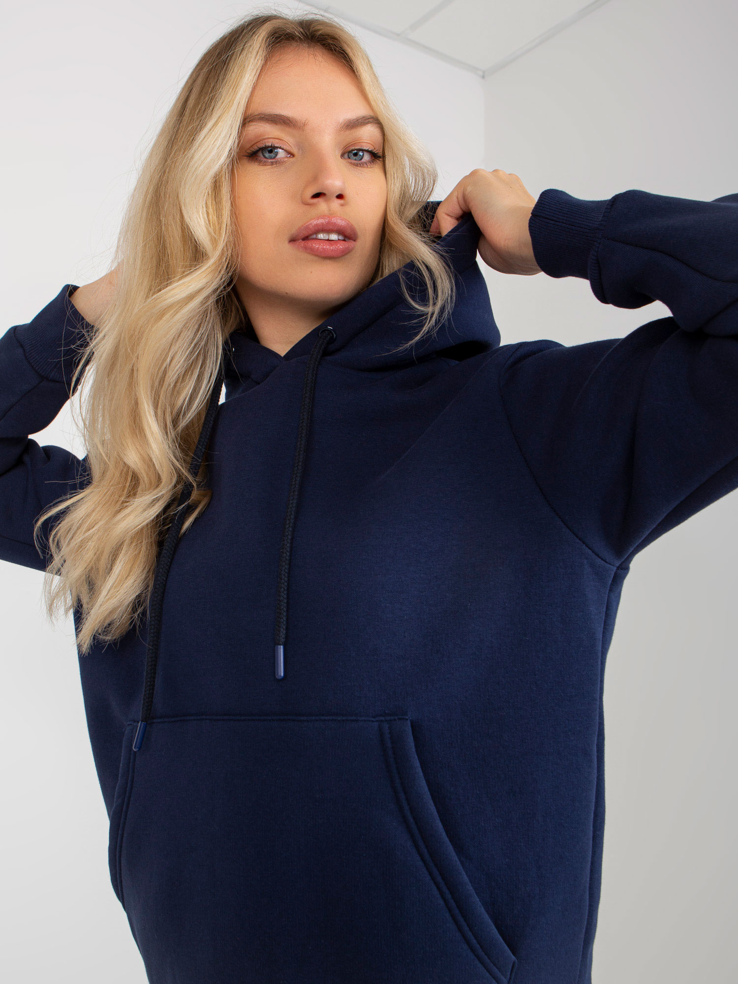 Granatowa dresowa bluza basic z kapturem RUE PARIS