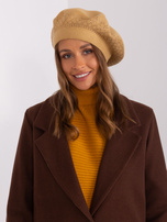 Hurtownia Camelowy beret damski z aplikacją 