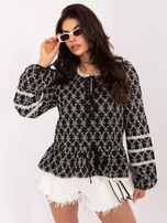 Czarna haftowana bluzka z bufiastym rękawem