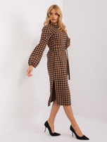 Hurt Camelowo-czarna sukienka dzianinowa z paskiem