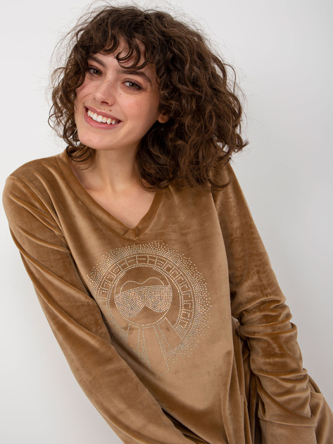 Hurtownia Camelowy damski komplet welurowy z dekoltem V