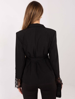 Czarna elegancka marynarka z paskiem