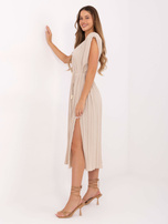 Beżowa plisowana sukienka z rozcięciami