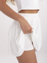 Ecru sportowy komplet z mini spódnicą