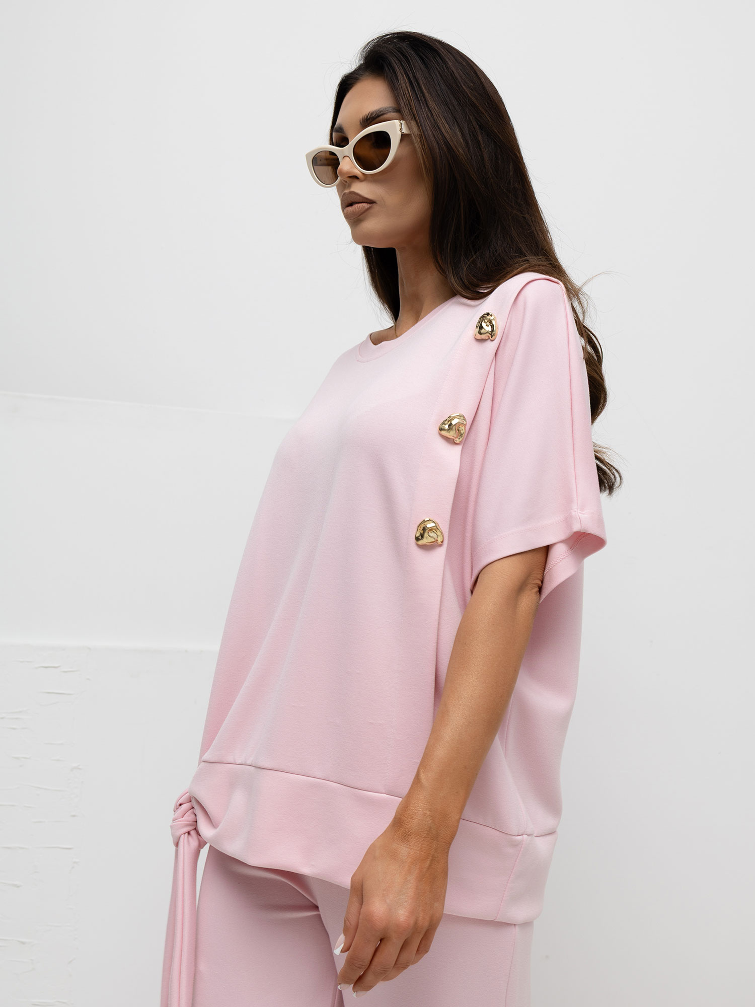 Jasnoróżowy damski komplet z ozdobnym wiązaniem 