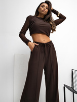 Czekoladowe dresowe spodnie z przeszyciami RUE PARIS 