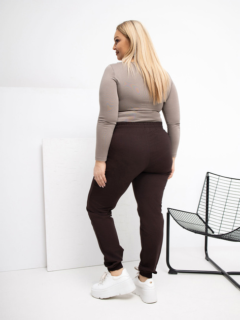 Czekoladowe spodnie plus size ze ściągaczami