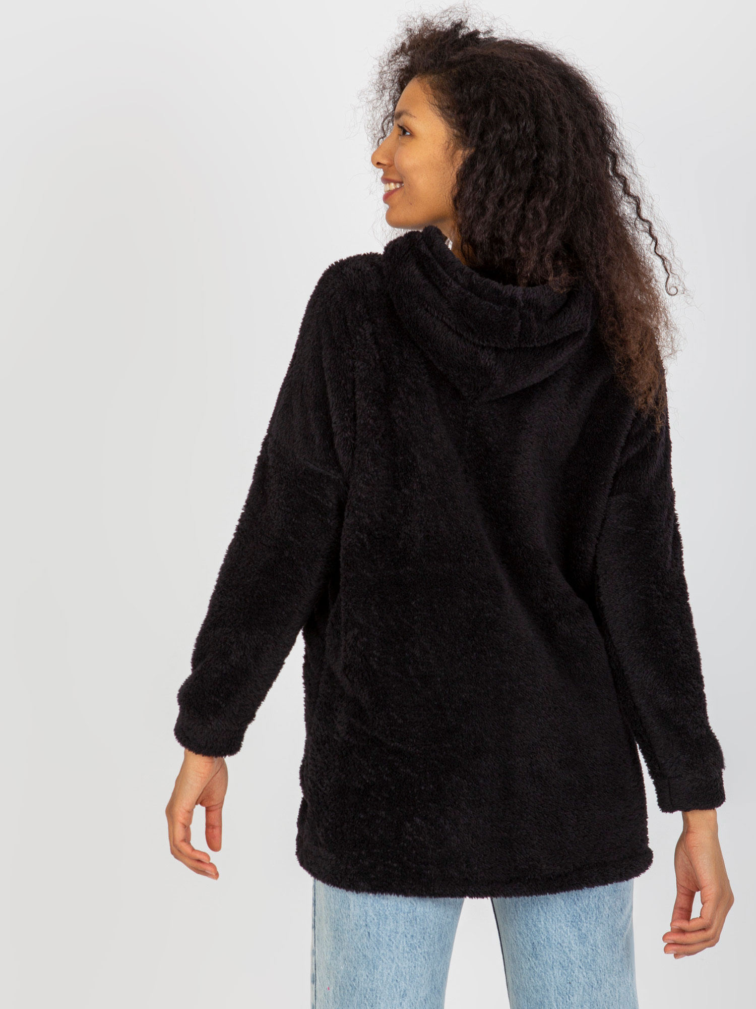 Czarna futrzana bluza rozpinana z kieszeniami RUE PARIS