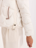 Ecru puchowa kurtka z pikowaniem