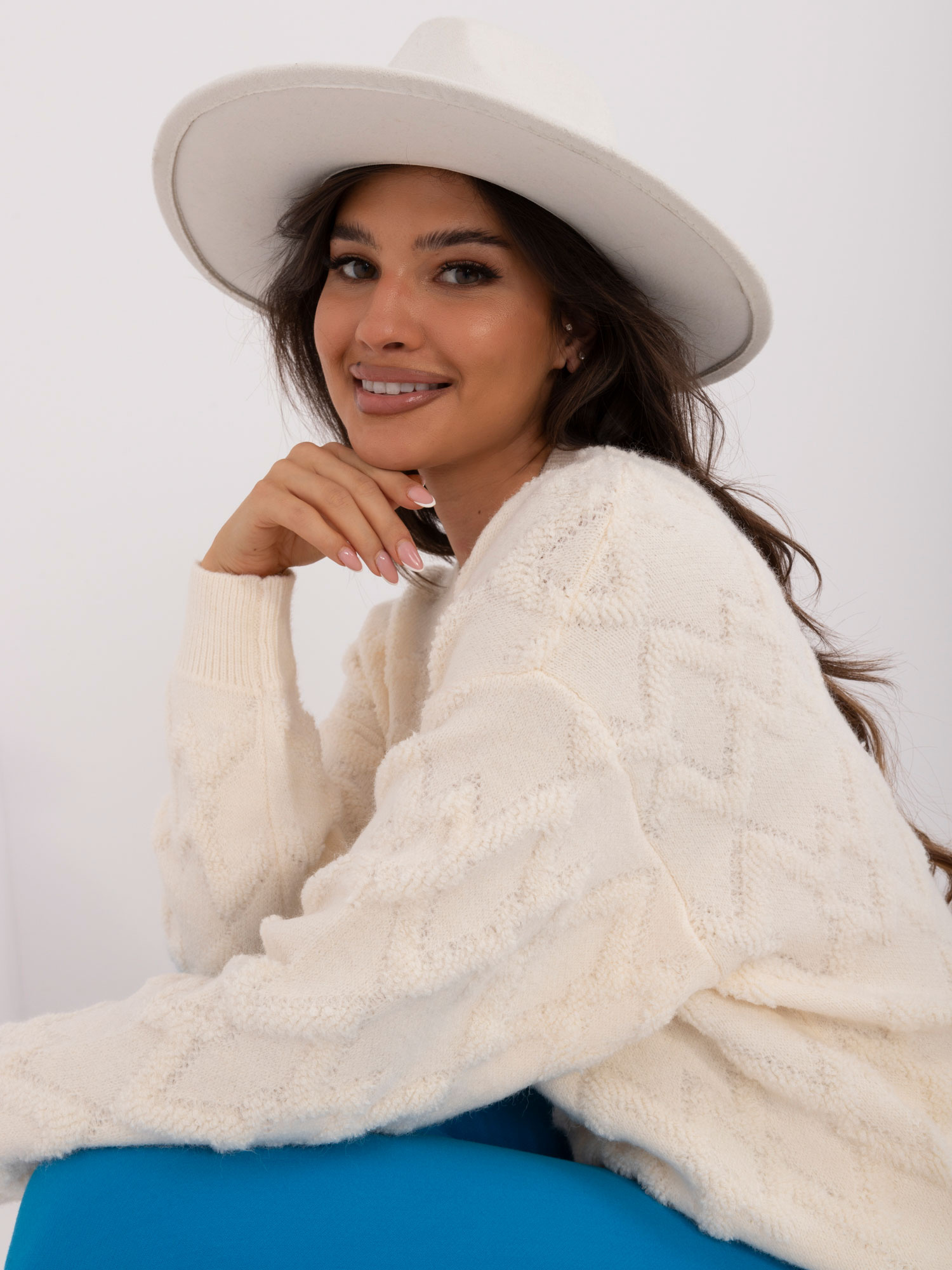 Sweter ecru