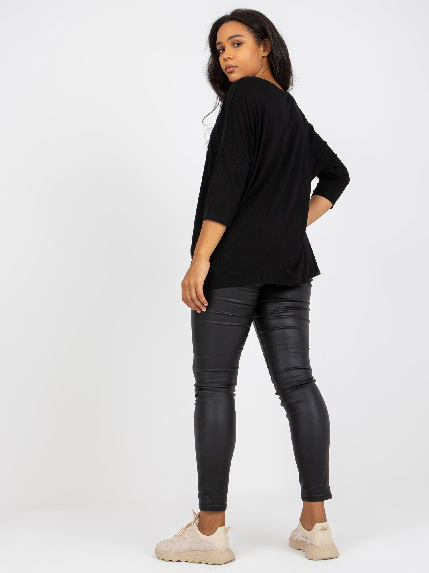 Hurtownia online Czarna gładka bluzka plus size z bawełny 