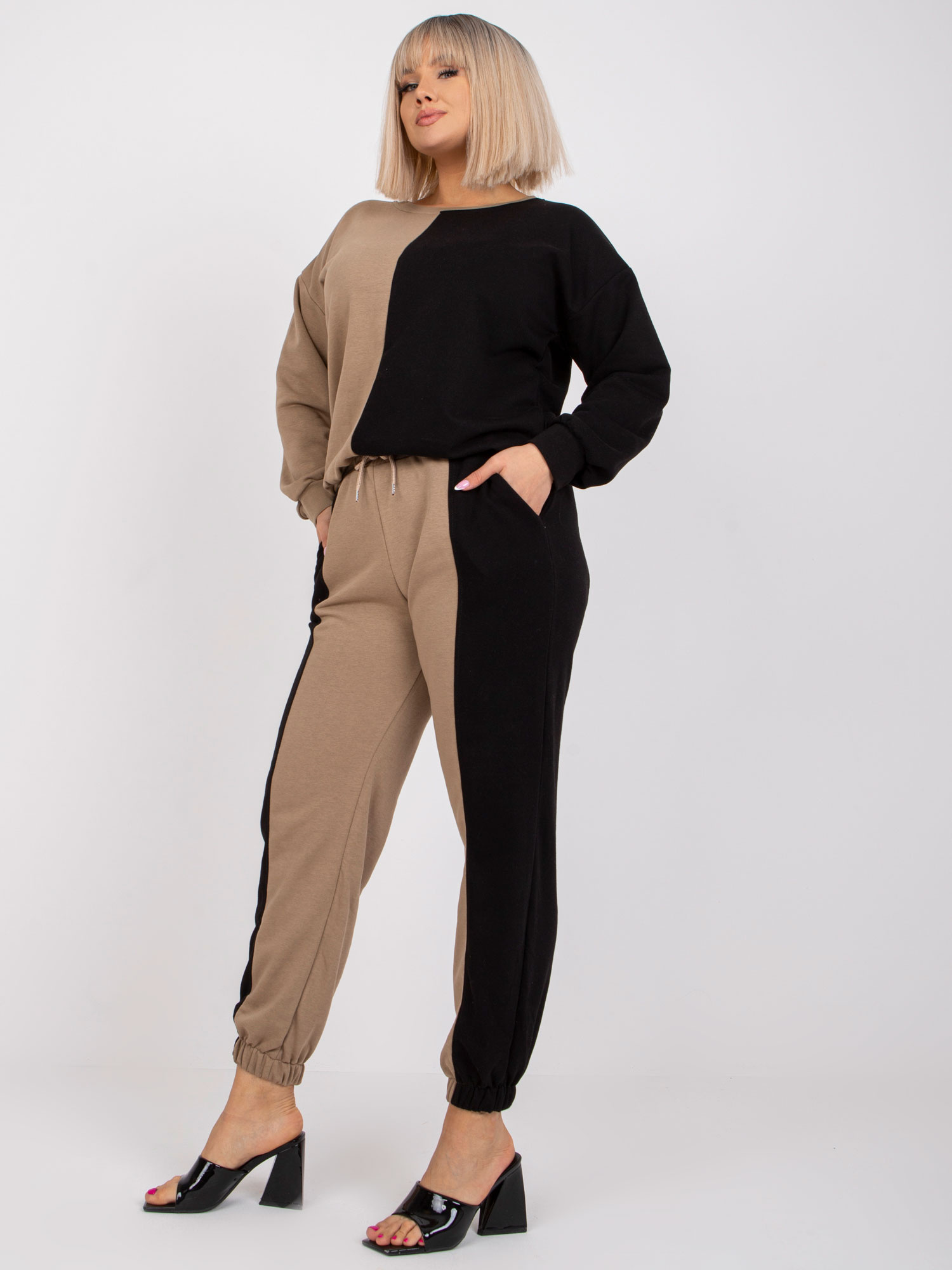 Ciemnobeżowo-czarny komplet dresowy plus size Amishi 