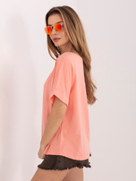 Pfirsichfarbendes Basic-Shirt mit Rundhalsausschnitt RUE PARIS.