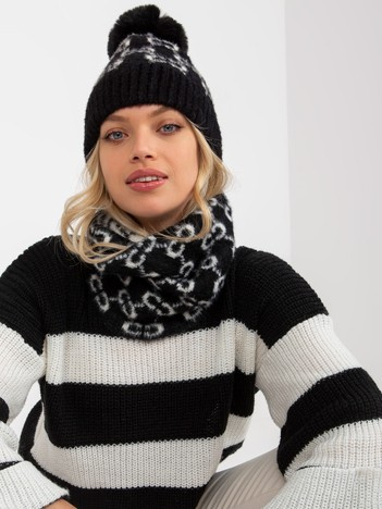 Schwarz-weiße Damen Wintermütze mit Mustern.