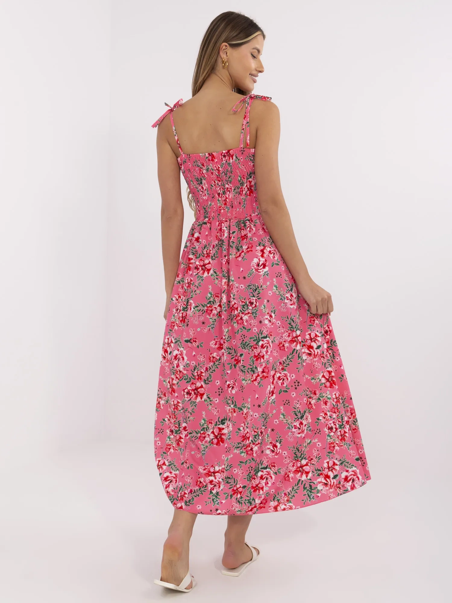 Rosa Sommerkleid mit Korsett-Taille.