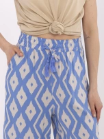 Niebieskie spodnie w geometryczne wzory SUBLEVEL