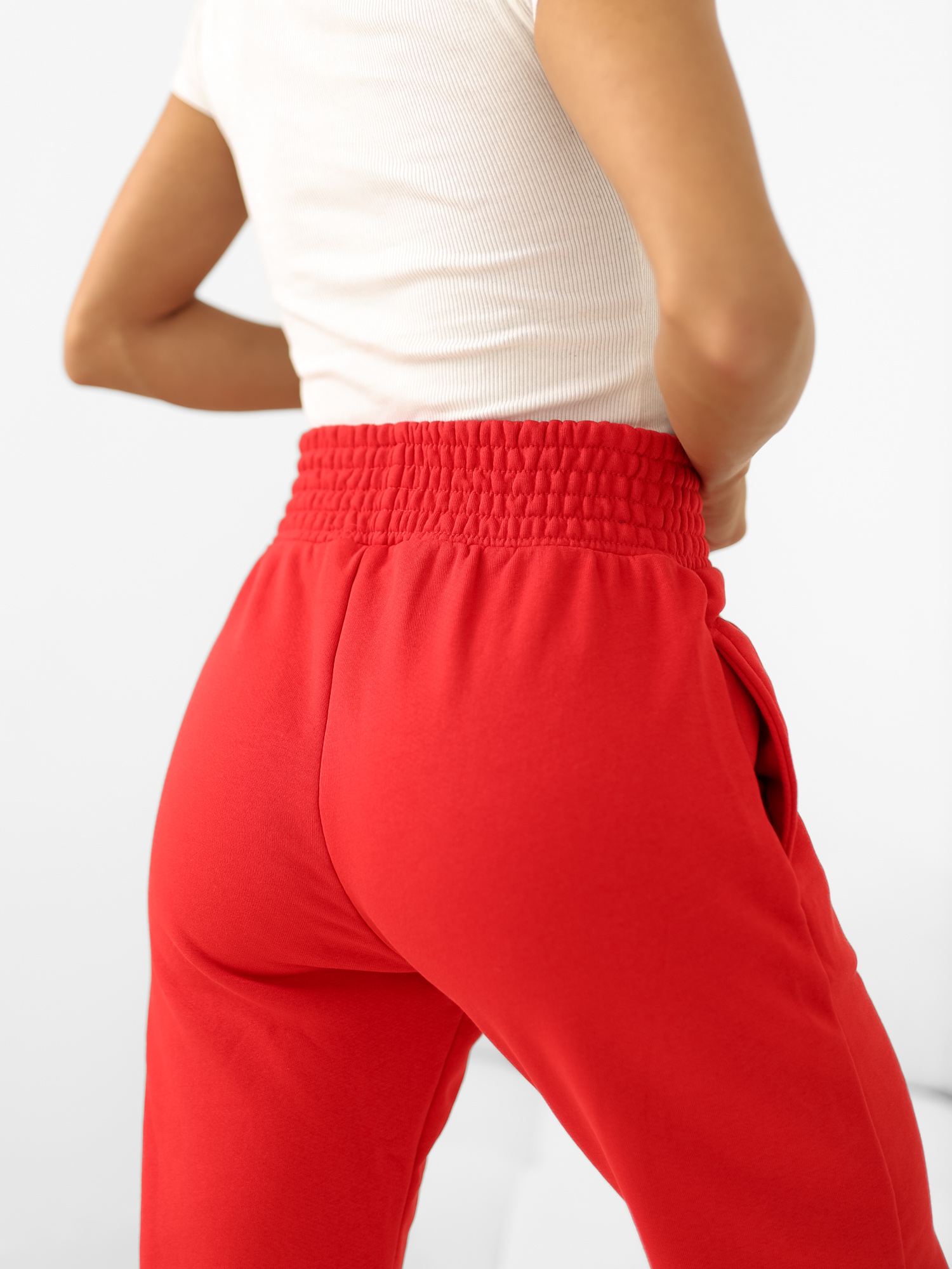 Rote Jogginghosen mit Taschen RUE PARIS.