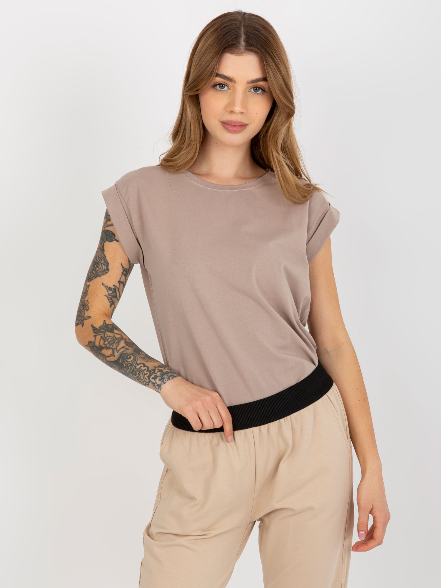 Hurt Ciemnobeżowy t-shirt basic z bawełny Revolution