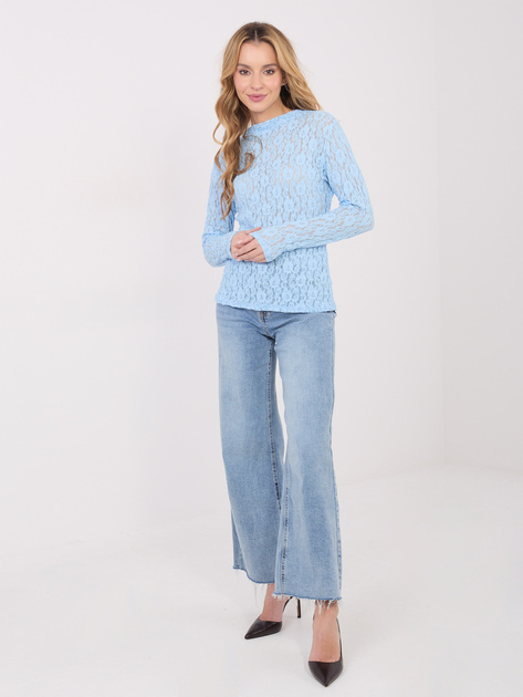Jasnoniebieska dopasowana bluzka z koronki
