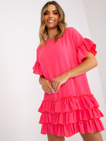Fluo różowa sukienka z falbankami i krótkim rękawem RUE PARIS