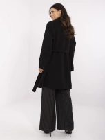 Czarny damski płaszcz z poduszkami na ramionach