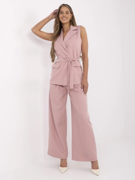 Brudnoróżowy garnitur damski z dwurzędowym zapięciem