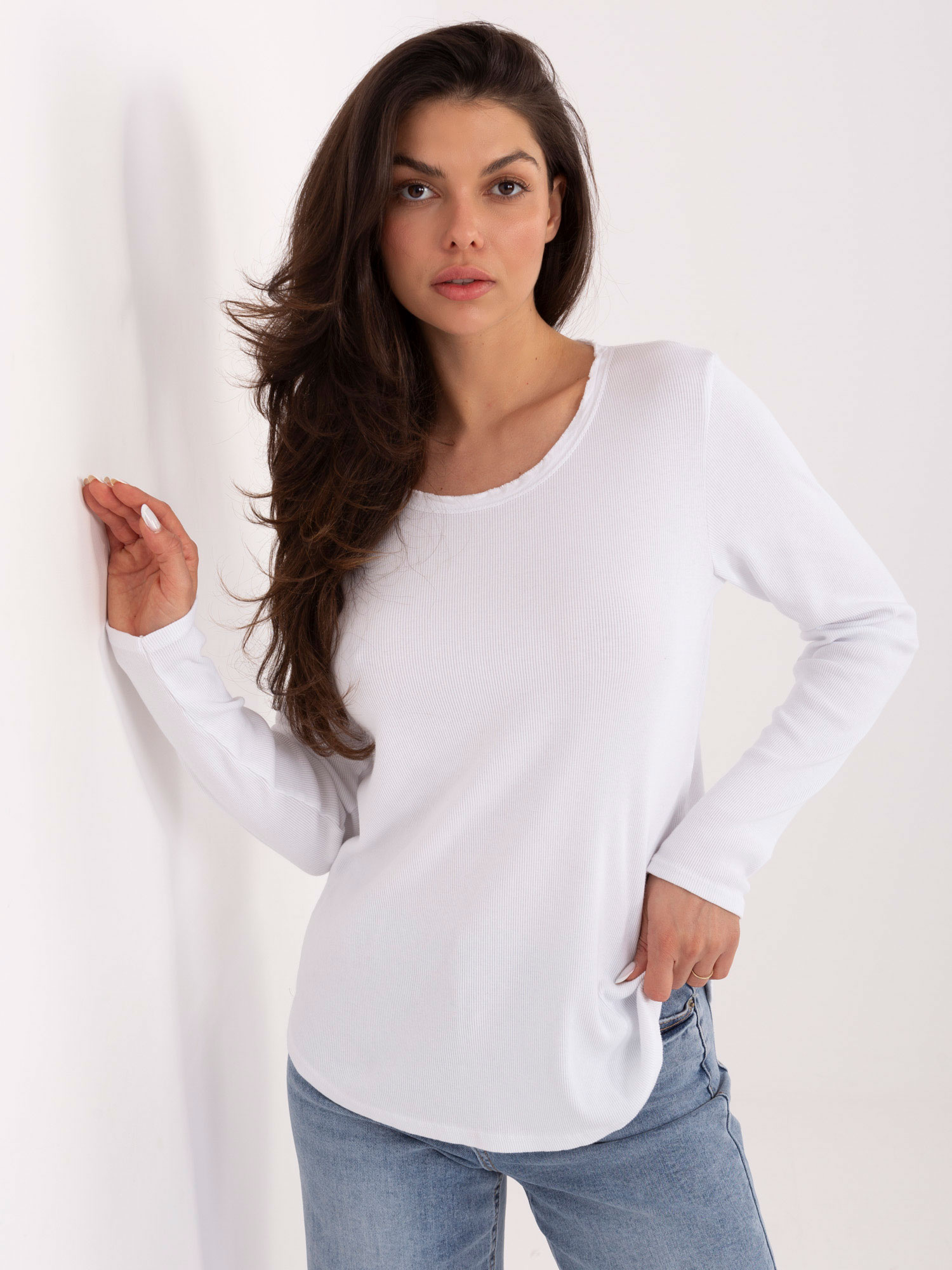 Bílá dámská blůza longsleeve v pruhu.