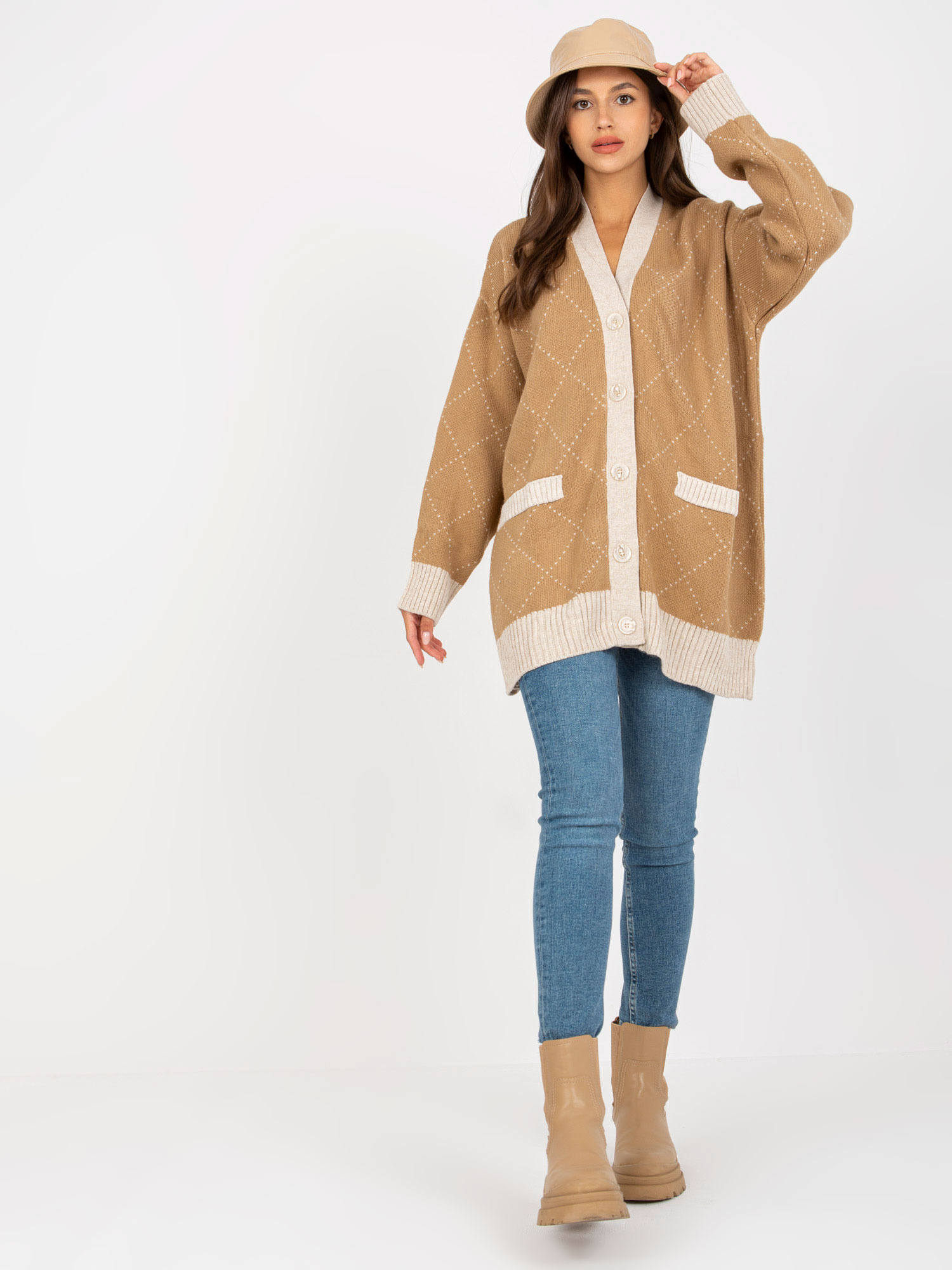 Großhandel Camel-farbener Cardigan mit Muster RUE PARIS.